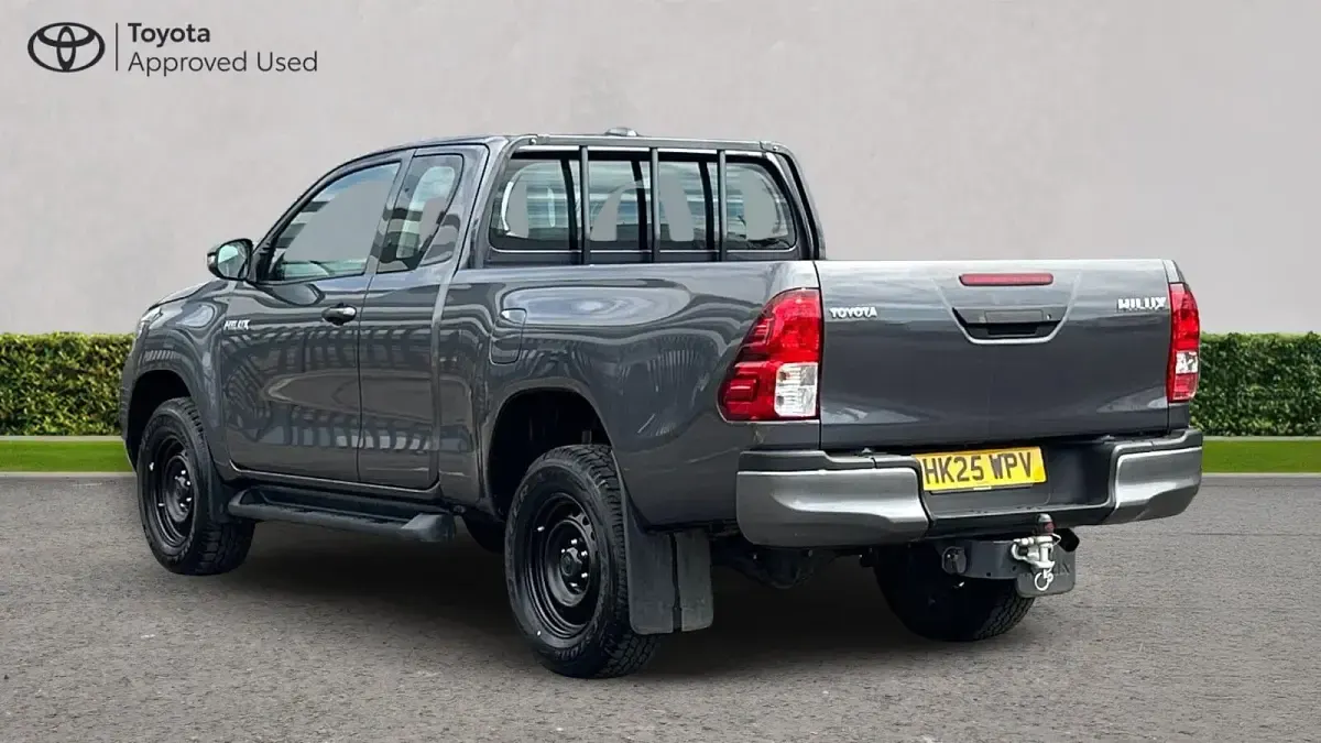 Used Toyota HiLux Active 204 HP (150 kW) 2025 Decuma grey Pickup