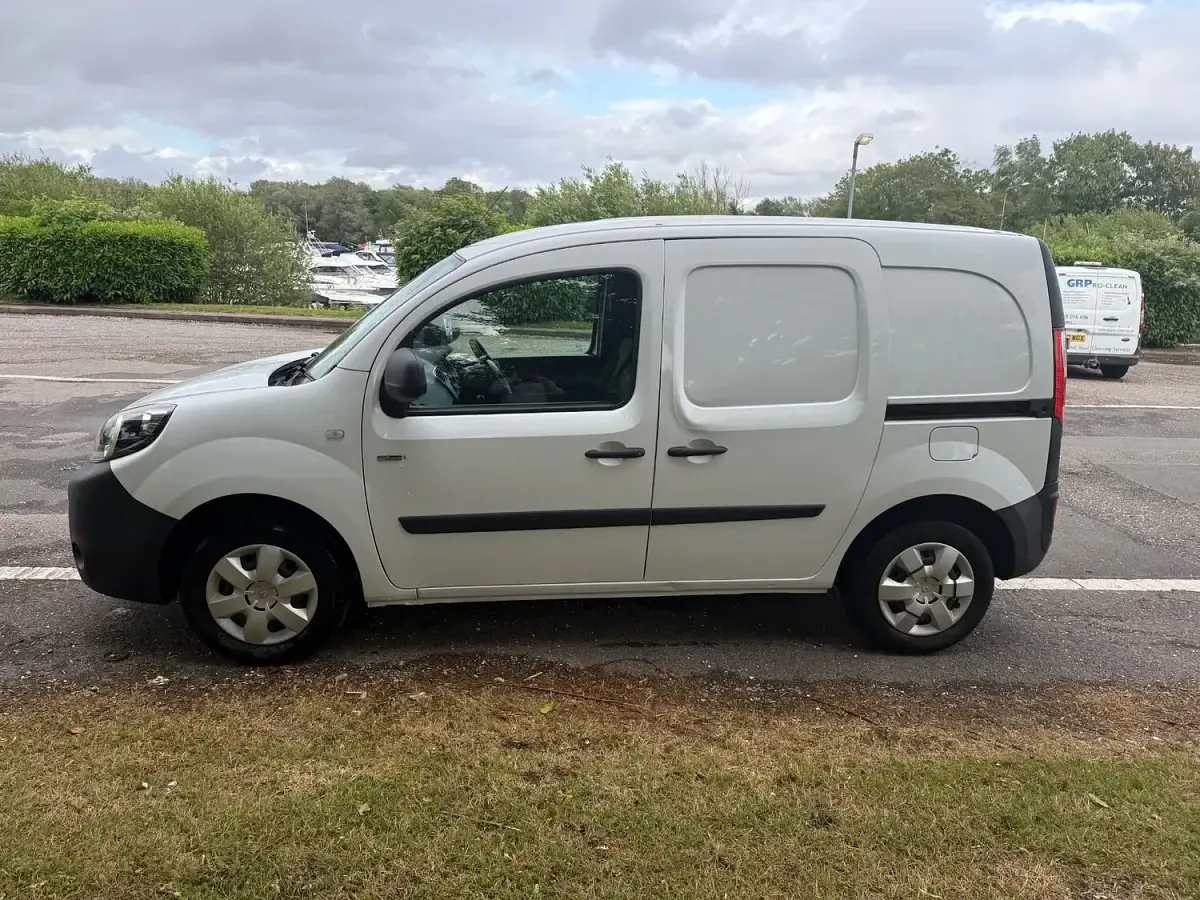 Used Renault Kangoo Business 44 kW (60 HP) 2020 White MPV