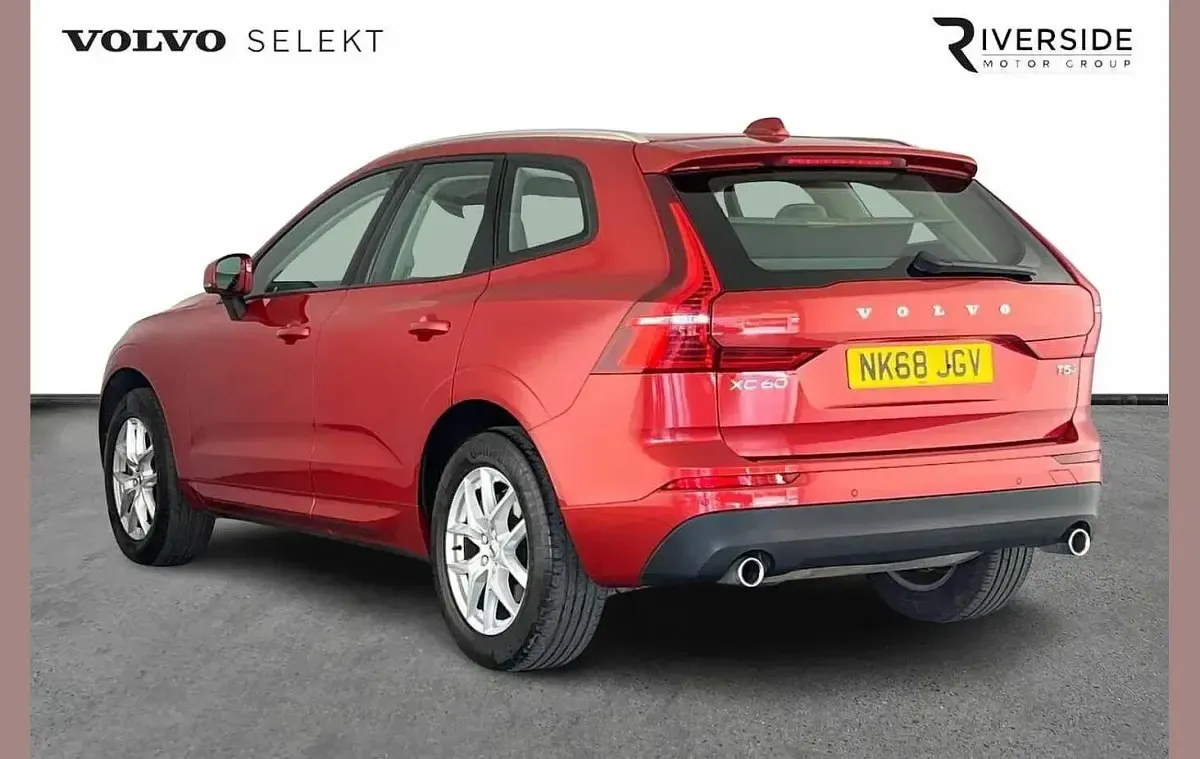 Used Volvo XC60 Momentum 250 HP (183 kW) 2018 Fusion red SUV