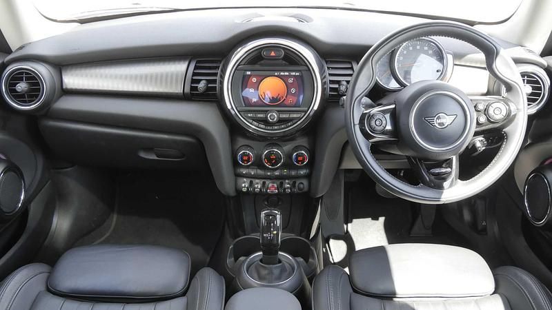 Begagnad Mini Cooper Exclusive 134 HK (98 kW) 2020 Grön Halvkombi
