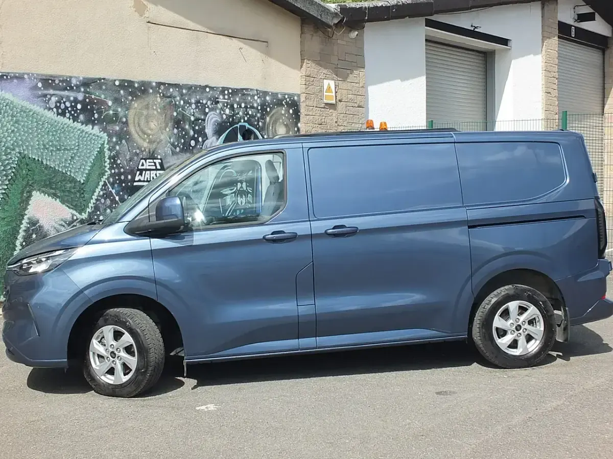 Used Ford Transit Custom Limited 136 HP (100 kW) 2024 Blue Van