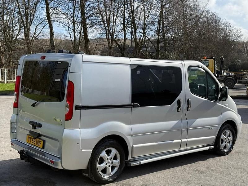 Used Renault Trafic 2010 Silver MPV