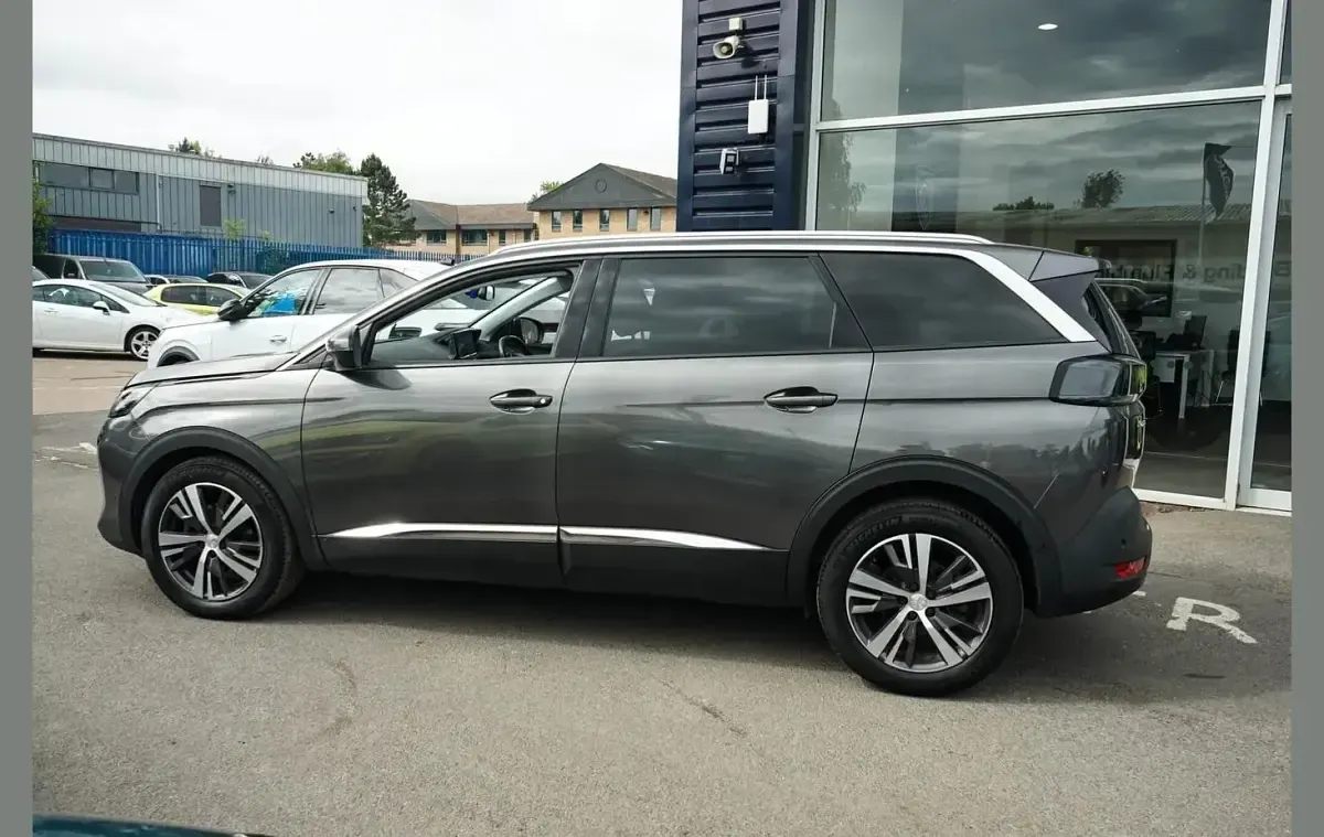 Used Peugeot 5008 Allure Premium 130 HP (95 kW) 2021 Grey SUV