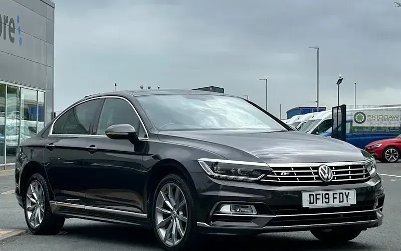 Used VW Passat R-line 150 HP (110 kW) 2019 Sedan