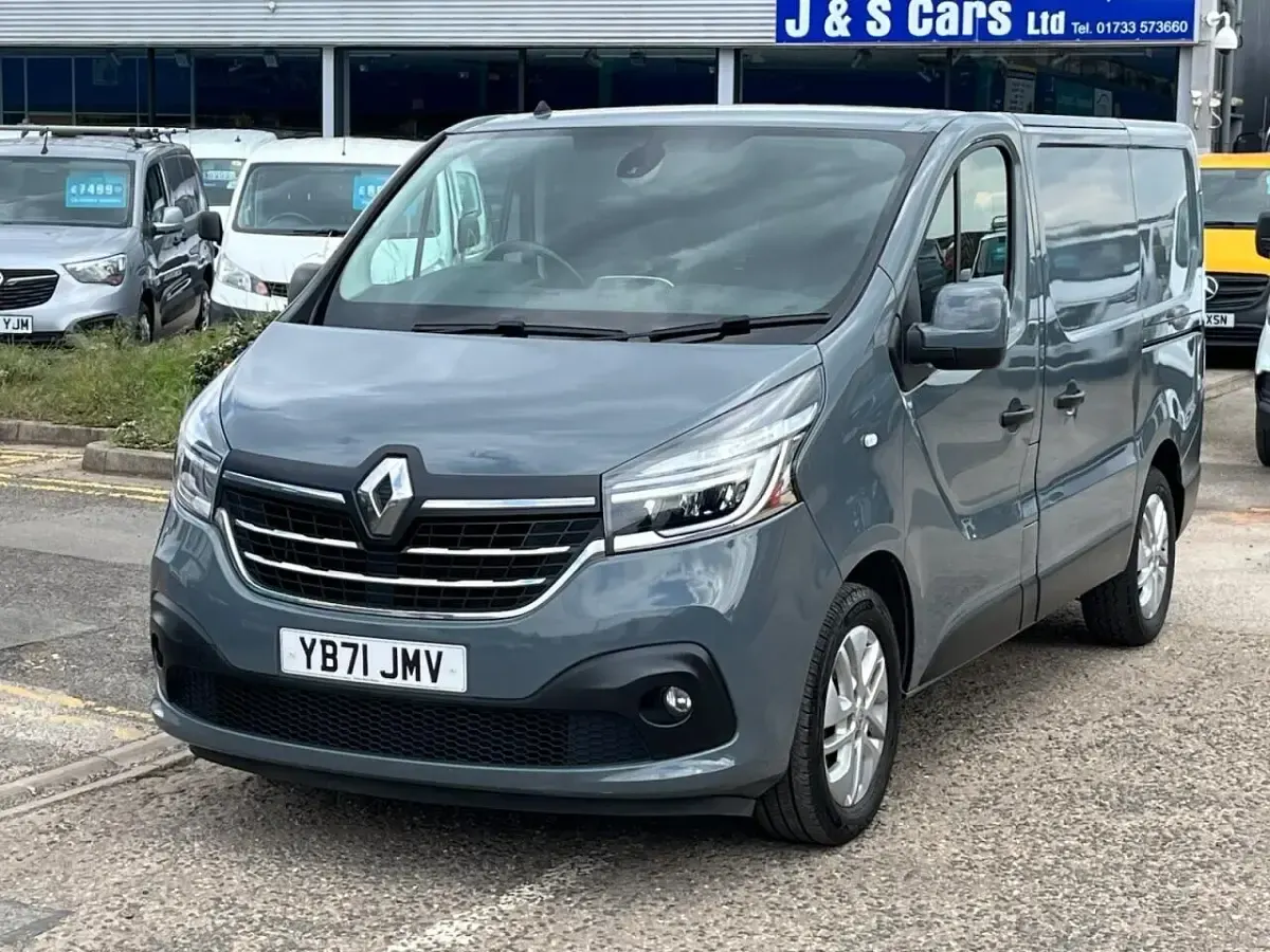Used Renault Trafic 120 HP (88 kW) 2021 Grey MPV