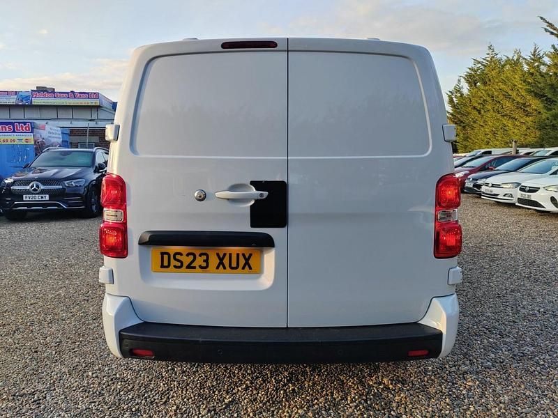 Used Vauxhall Vivaro S 100 HP (73 kW) 2023 White MPV