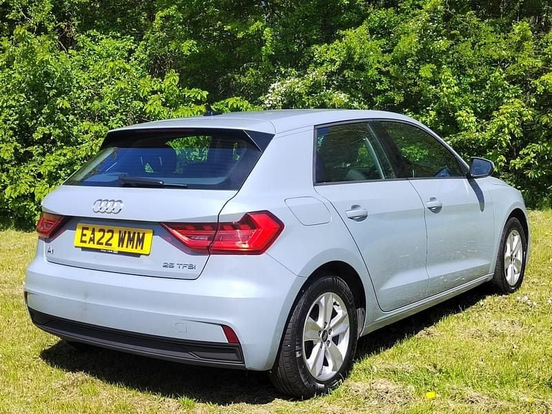 Begagnad Audi A1 Advanced 94 HK (69 kW) 2022 Grå SUV