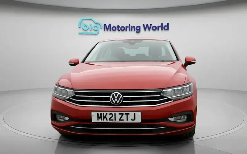 Begagnad VW Passat SEL 150 HK (110 kW) 2021 Röd Sedan