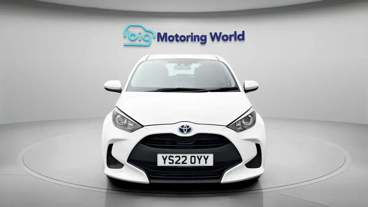 Used Toyota Yaris 116 HP (85 kW) 2022 White Hatchback