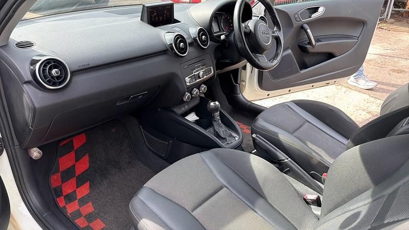 Begagnad Audi A1 2011 Vit Halvkombi