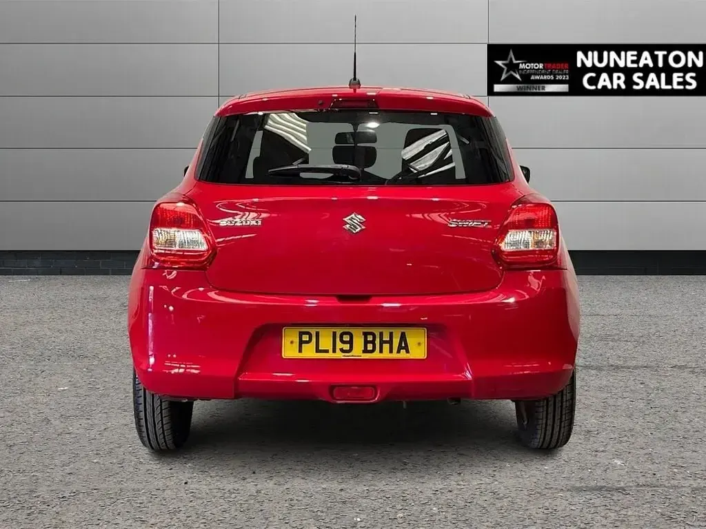 Begagnad Suzuki Swift SZ3 90 HK (66 kW) 2019 Röd Halvkombi