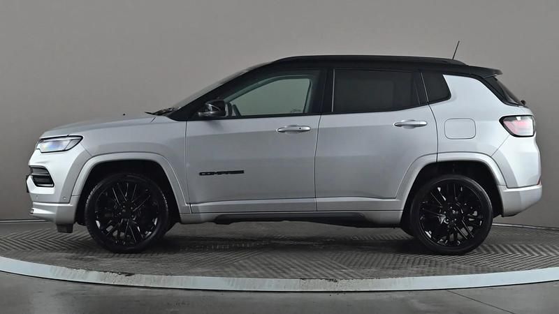 Used Jeep Compass 240 HP (176 kW) 2023 Silver/black SUV