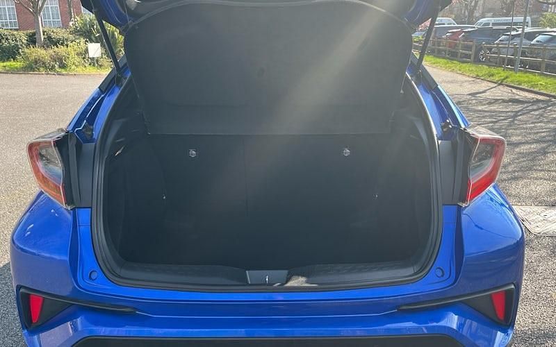 Used Toyota C-HR 122 HP (89 kW) 2018 Blue SUV