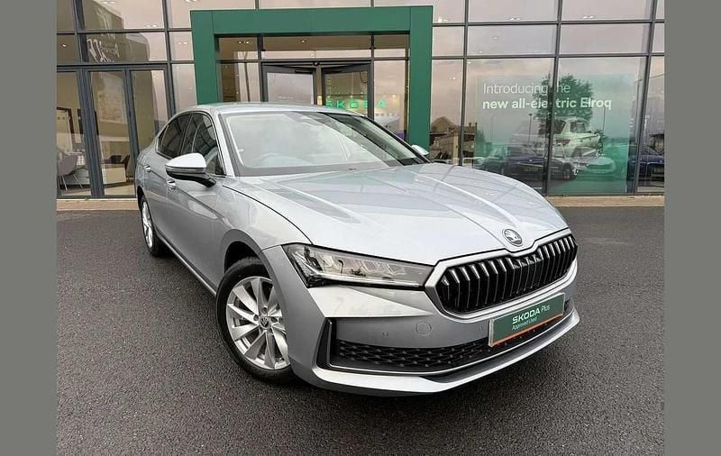 Pebble silver metallic Used 2024 Skoda Superb SE Technology Hatchback | £24,980 (Super price) - Image 1/4