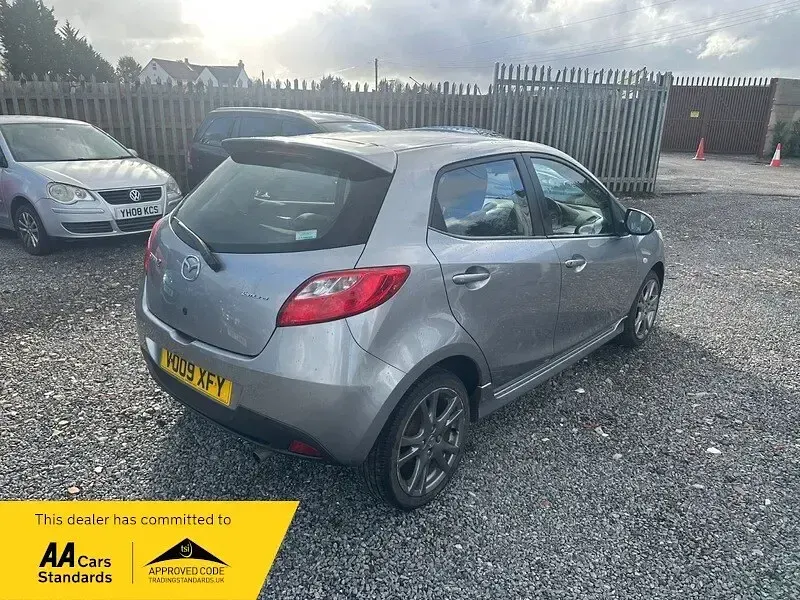 Used Mazda 2 84 HP (61 kW) 2009 Silver Hatchback