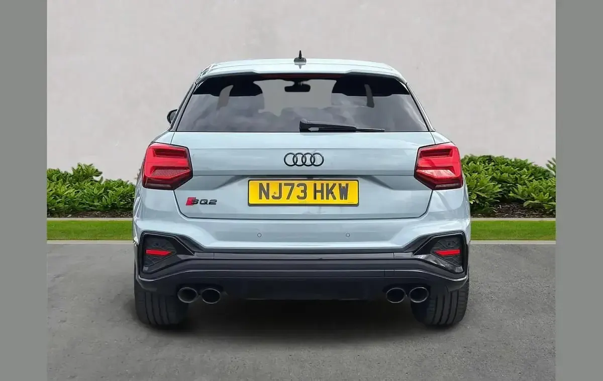 Usado Audi SQ2 Black Edition 300 CV (220 kW) 2023 Gris SUV