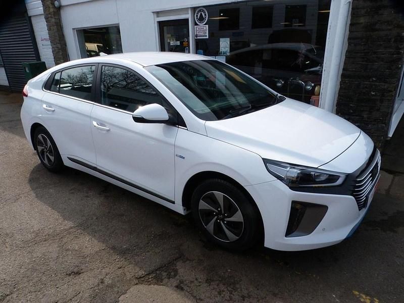 Used Hyundai Ioniq Premium SE 141 HP (103 kW) 2017 White Hatchback