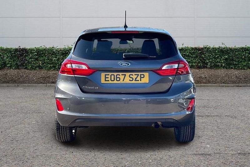 Begagnad Ford Fiesta Titanium 2017 Grå Halvkombi