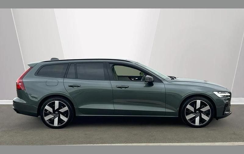 New Volvo V60 Ultra 449 HP (330 kW) 2026 Green Estate