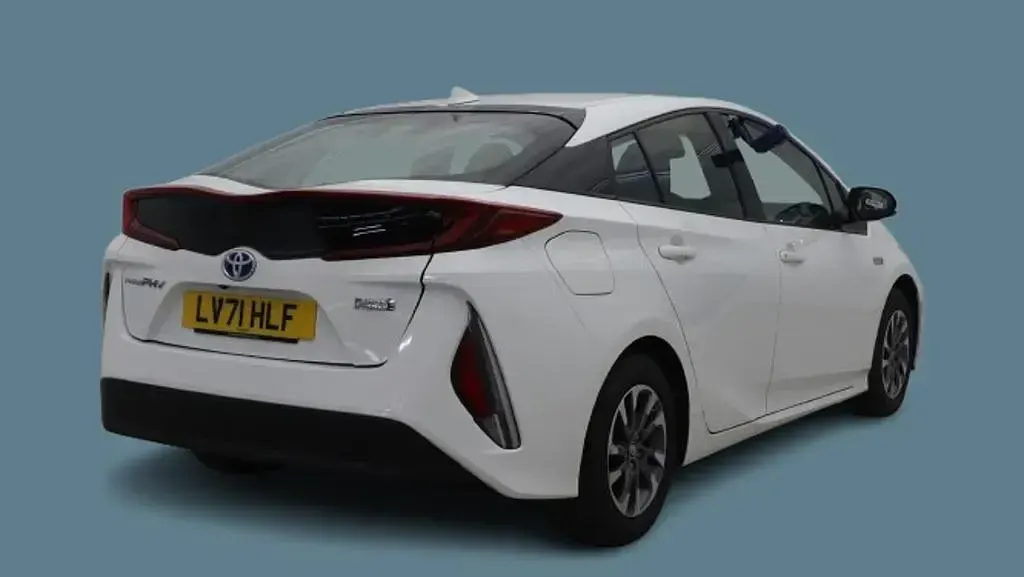Used Toyota Prius Business Edition 122 HP (89 kW) 2021 White Hatchback