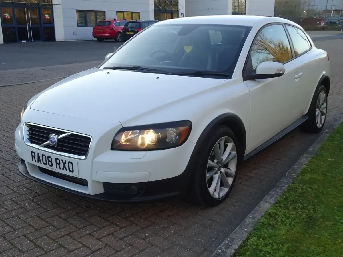 Used Volvo C30 SE 136 HP (100 kW) 2008 White Hatchback