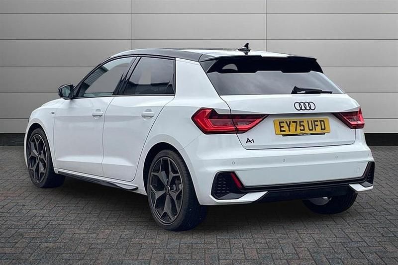 Usado Audi A1 Black Edition 116 HP (85 kW) 2025 Branco SUV