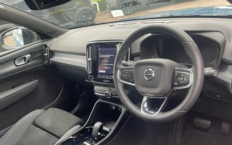 Used Volvo XC40 Ultimate 197 HP (144 kW) 2024 Blue SUV