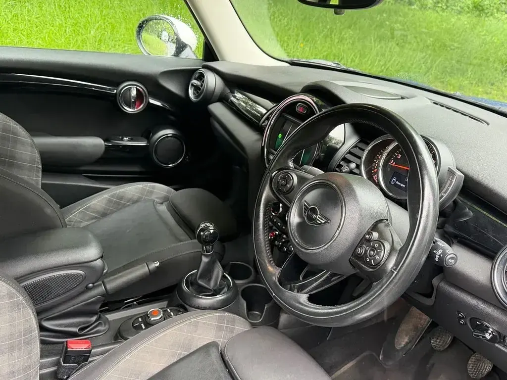Used Mini Cooper Hatch 136 HP (100 kW) 2018 Blue Hatchback