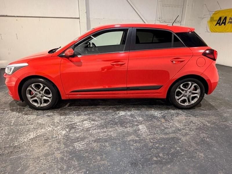 Used Hyundai i20 Premium 100 HP (73 kW) 2018 Red Hatchback