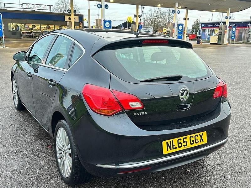 Used Vauxhall Astra Excite 100 HP (73 kW) 2015 Black Hatchback