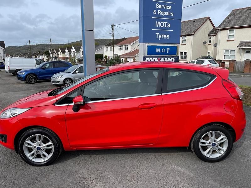 Used Ford Fiesta Zetec 2015 Red Hatchback