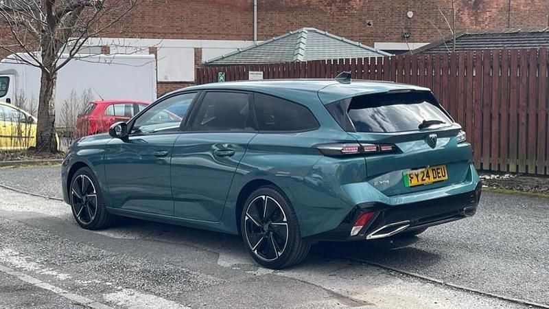 Used Peugeot 308 Allure 113 kW (154 HP) 2024 Blue Estate