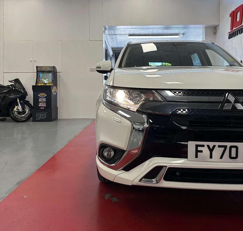 Used Mitsubishi Outlander P-HEV 2020 White Estate