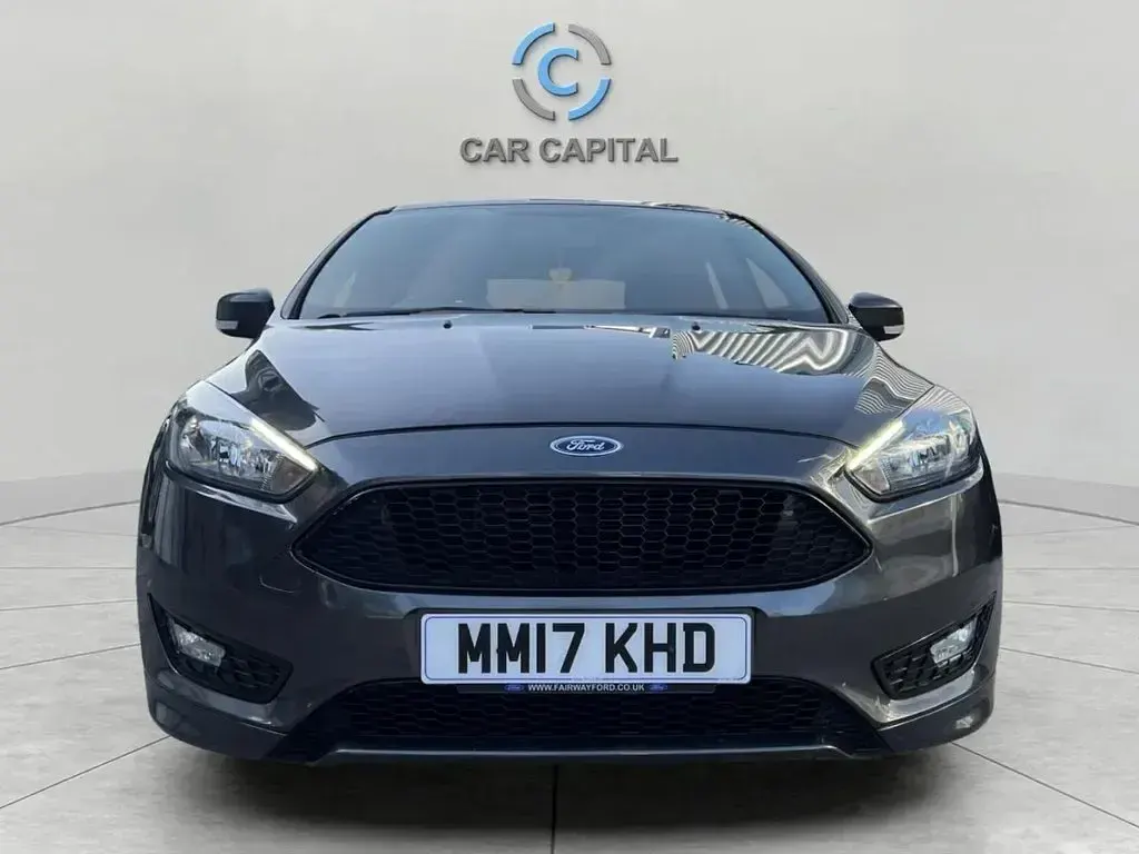 Used Ford Focus ST-Line 125 HP (91 kW) 2017 Grey Hatchback