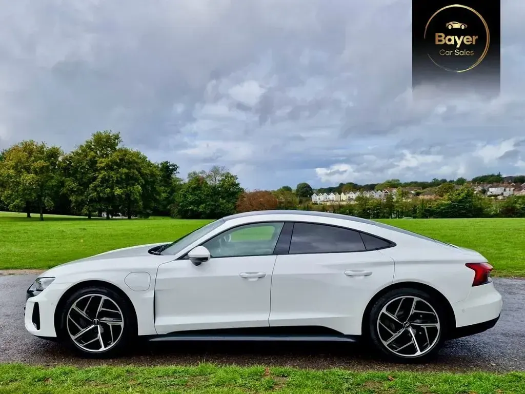 Used Audi e-tron GT quattro Advanced 389 kW (530 HP) 2022 White Sedan