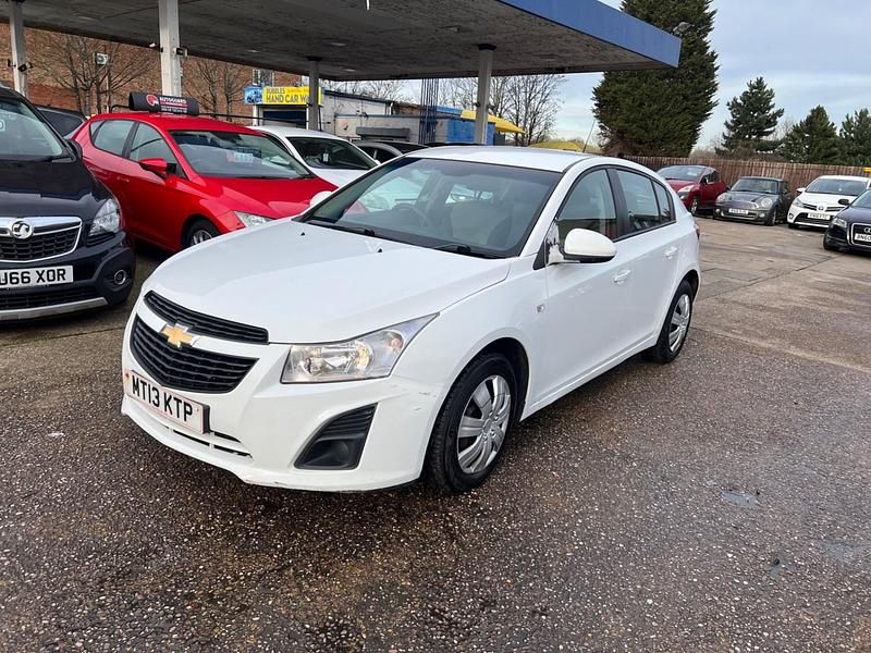 White Used 2013 Chevrolet Cruze LS Hatchback | £1,795 (Expensive) - Image 1/4