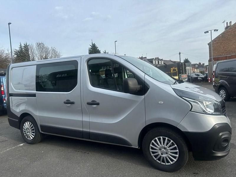 Used Renault Trafic Business 2015 Silver MPV