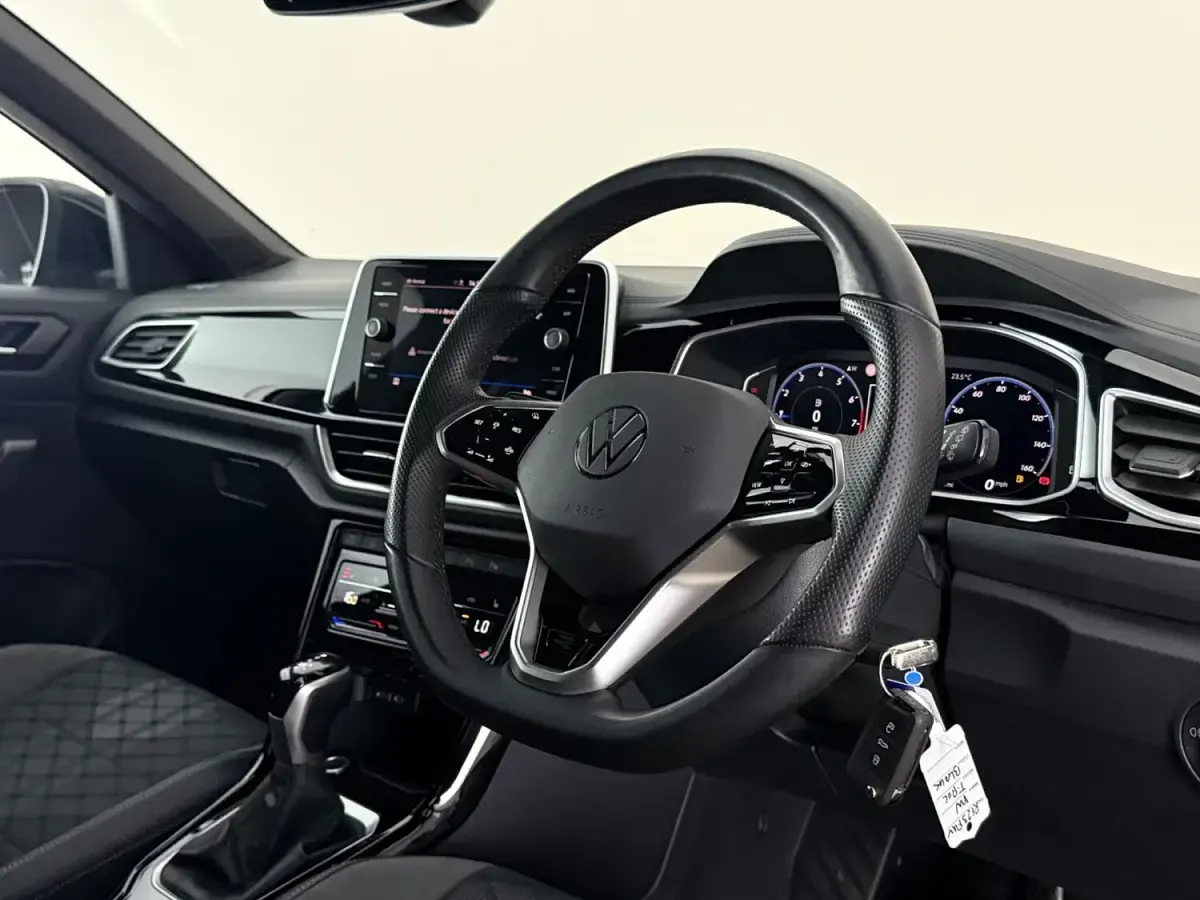 Used VW T-Roc R-line 150 HP (110 kW) 2023 Black SUV