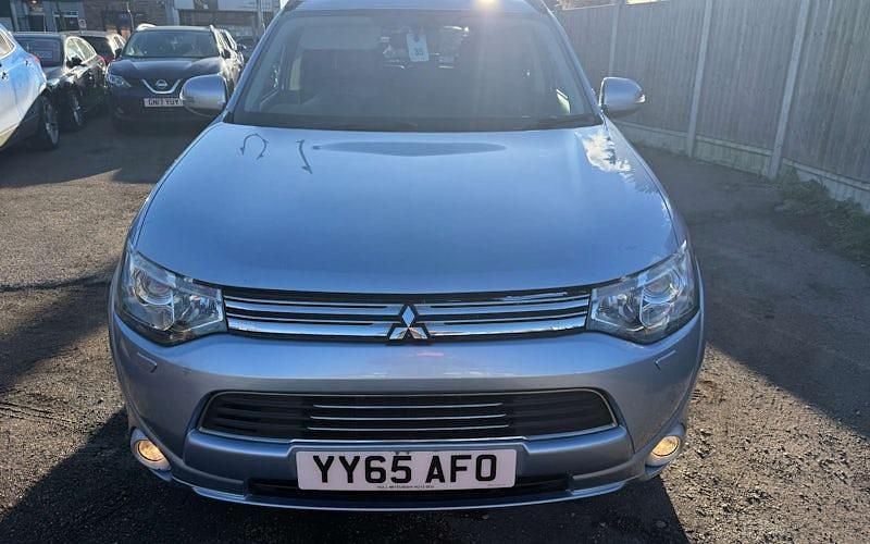 Used Mitsubishi Outlander P-HEV 121 HP (88 kW) 2015 Estate