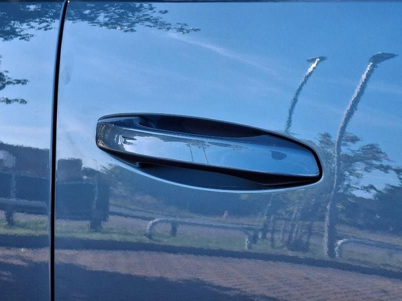 Image 2/4