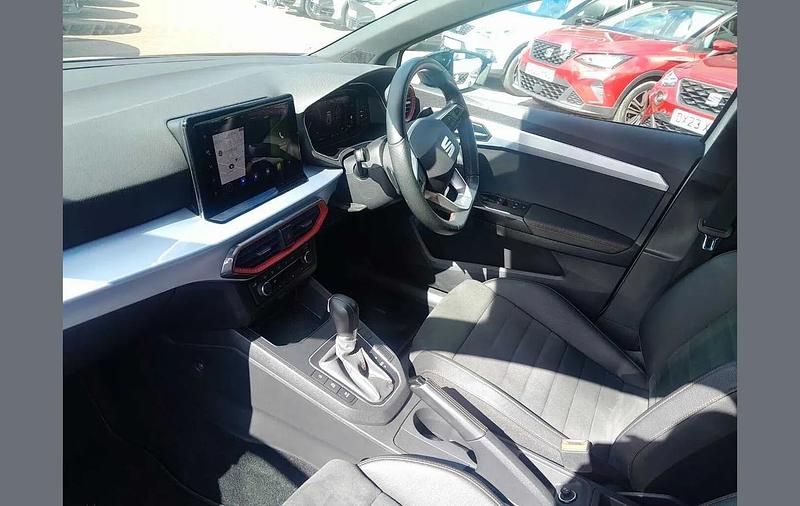 Used Seat Ibiza FR Sport 113 HP (83 kW) 2024 White Hatchback