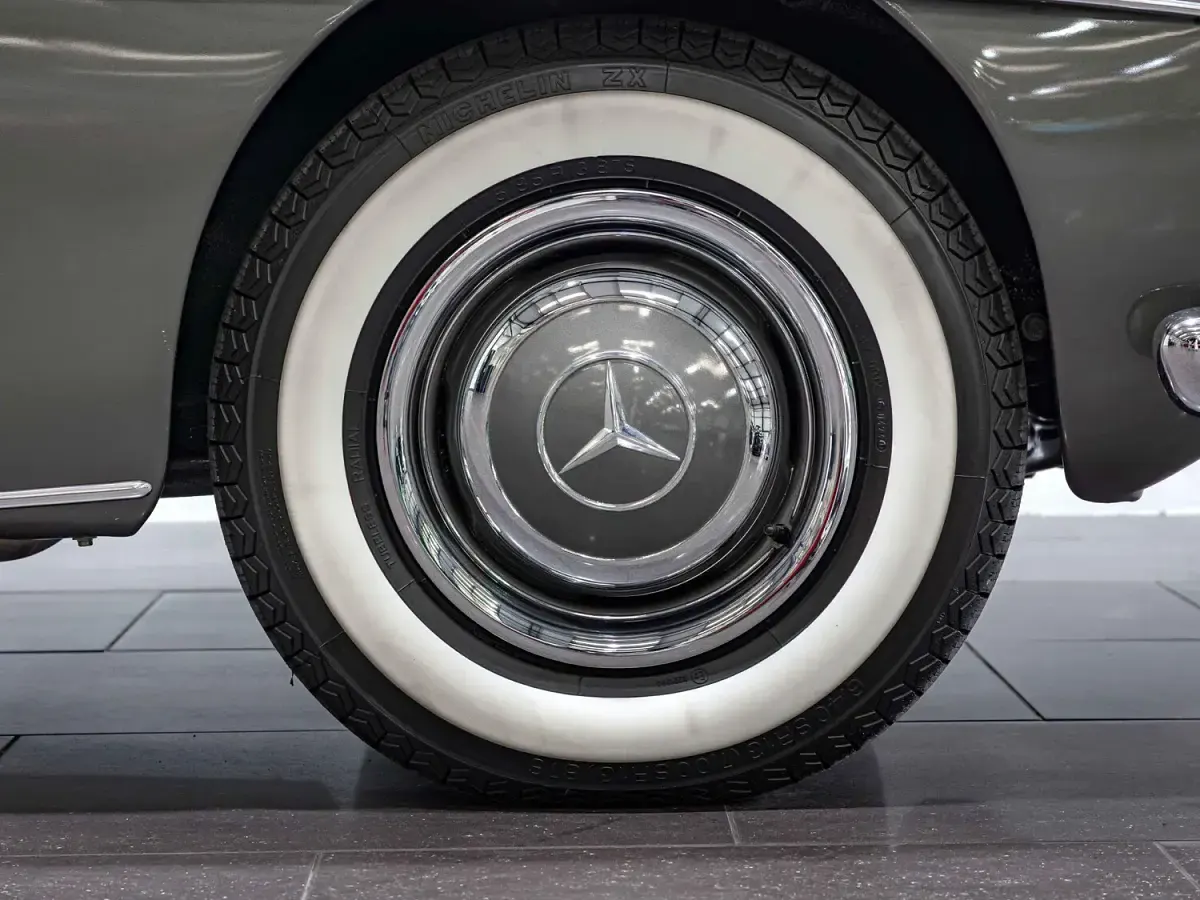 Used Mercedes 190 2017 Silver/grey