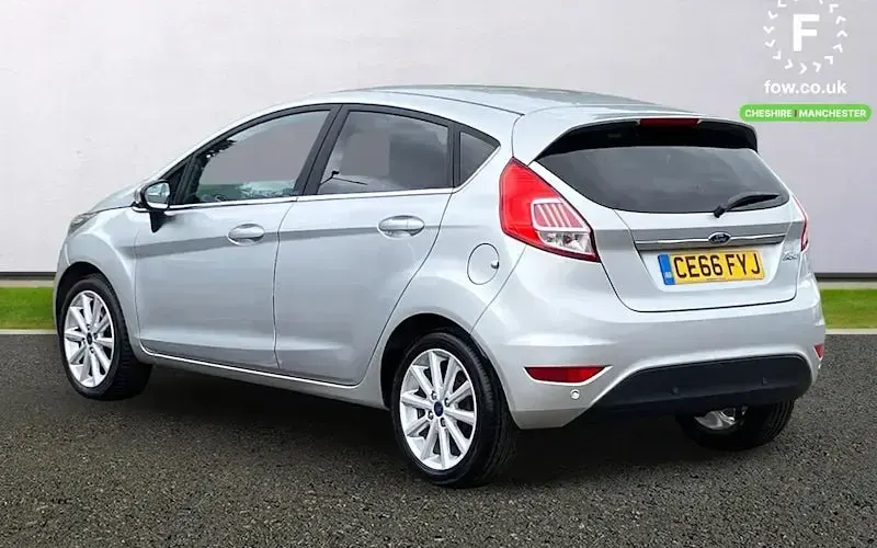 Used Ford Fiesta Titanium 120 HP (88 kW) 2015 Silver Hatchback