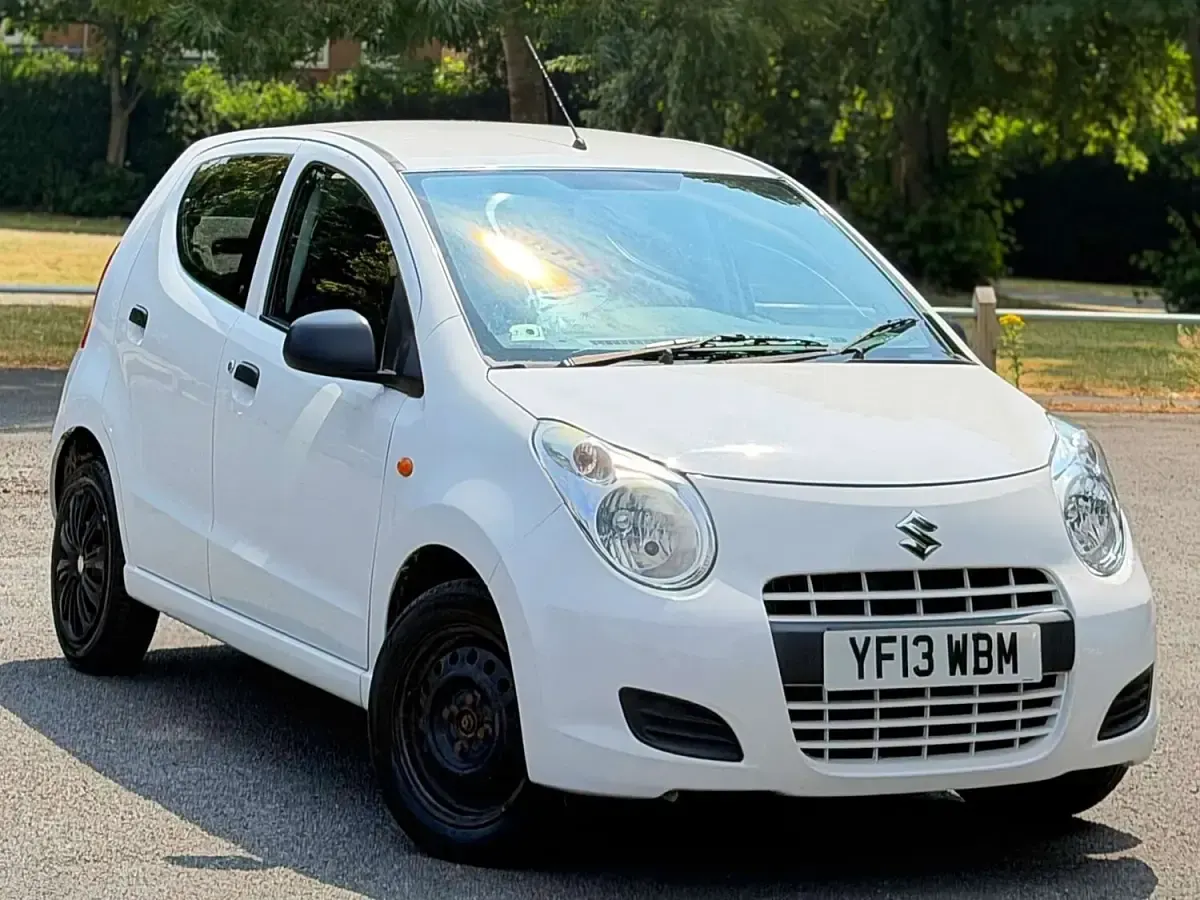 Used Suzuki Alto 68 HP (50 kW) 2013 White Hatchback