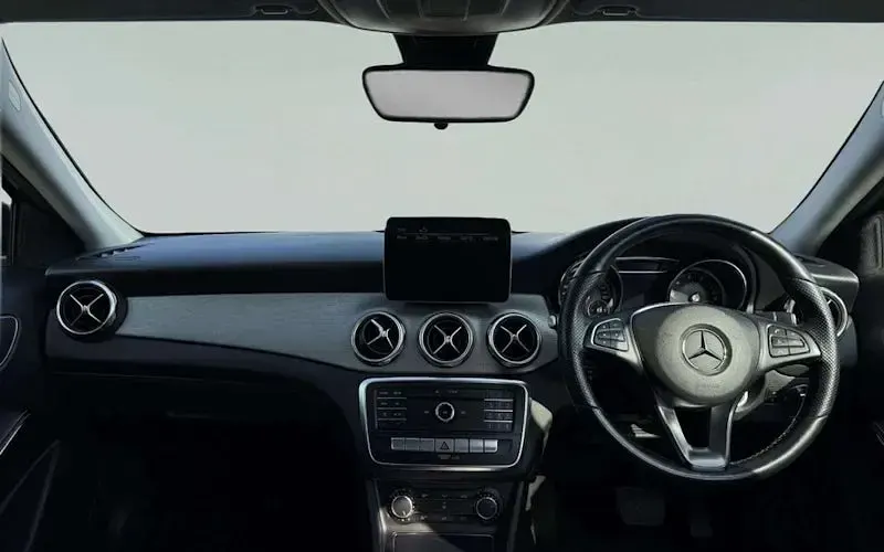 Used Mercedes GLA180 Urban 122 HP (89 kW) 2019 Black SUV