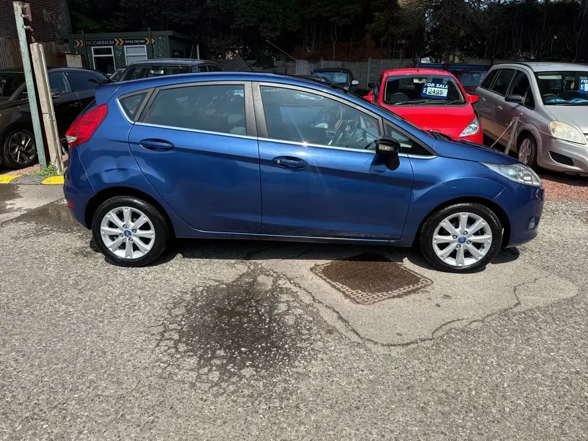 Used Ford Fiesta Zetec 96 HP (70 kW) 2010 Blue Hatchback