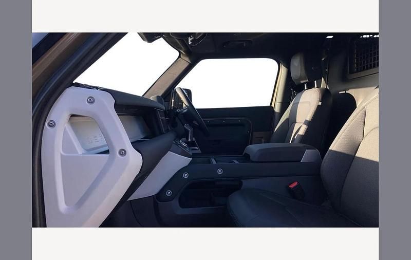 Used Land Rover Defender SE 250 HP (183 kW) 2022 Brown SUV