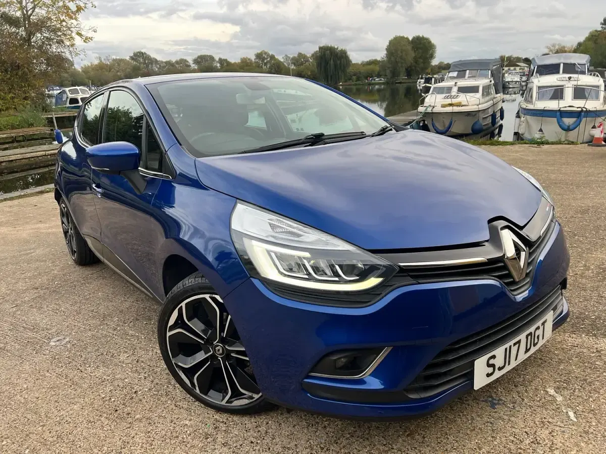 Used Renault Clio Dynamique 88 HP (64 kW) 2017 Blue Hatchback
