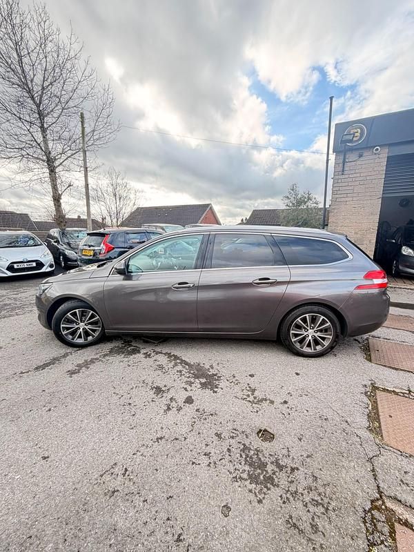 Used Peugeot 308 145 HP (106 kW) 2026 Brown Estate