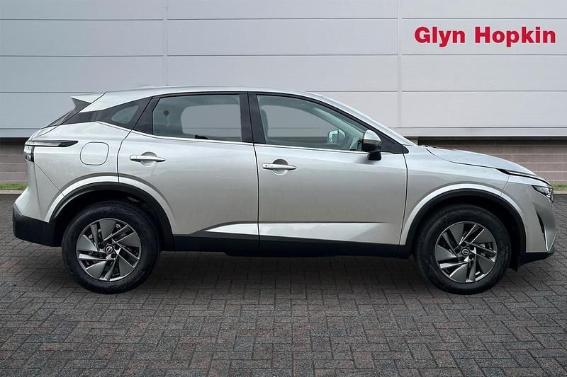 Used Nissan Qashqai Acenta Premium 158 HP (116 kW) 2024 Silver SUV